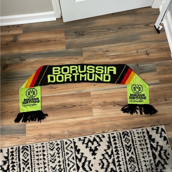 Borussia Dortmund Vintage Scarf - Picture 1 of 4